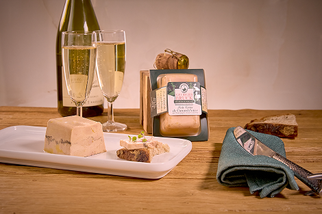 Dégustation de foie gras artisanal Georges Bruck avec pain et champagne